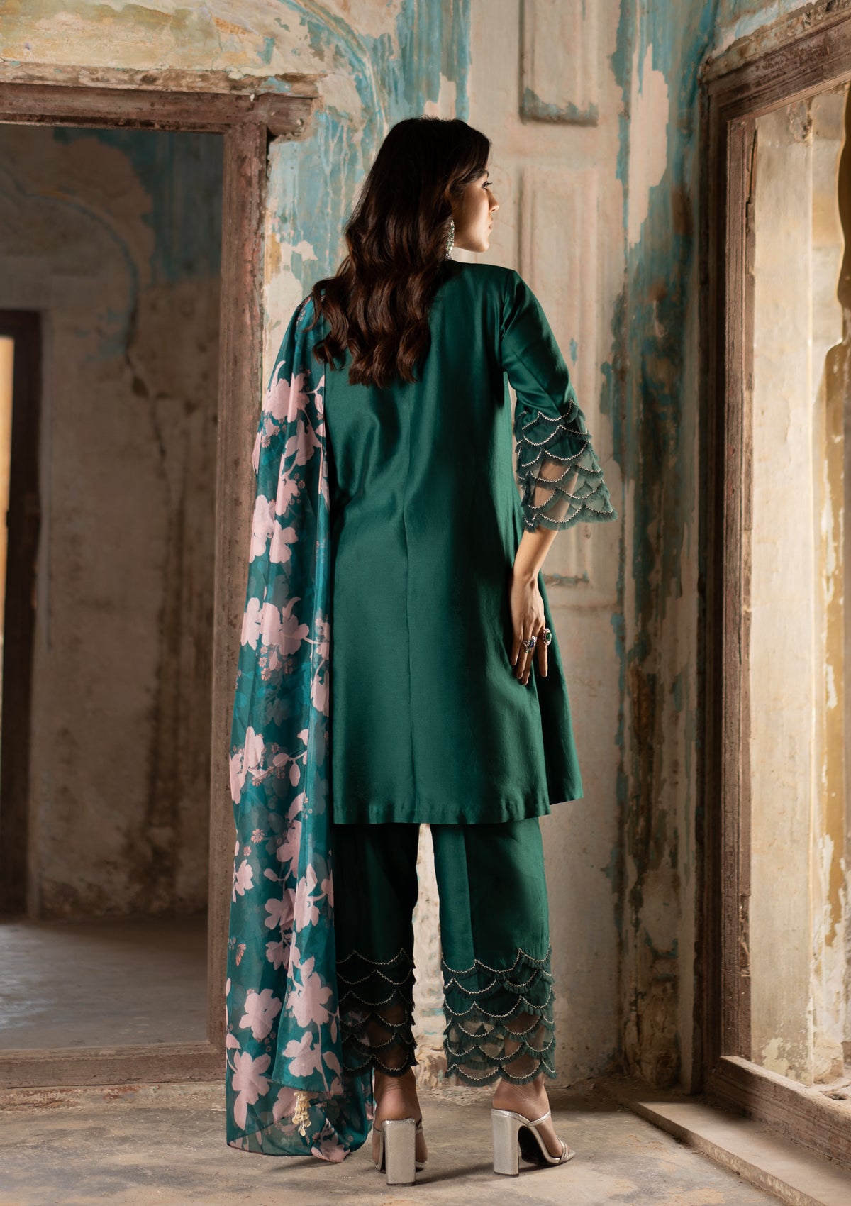 Hanna khan in Bagh Emerald Scalloped Kurta Set