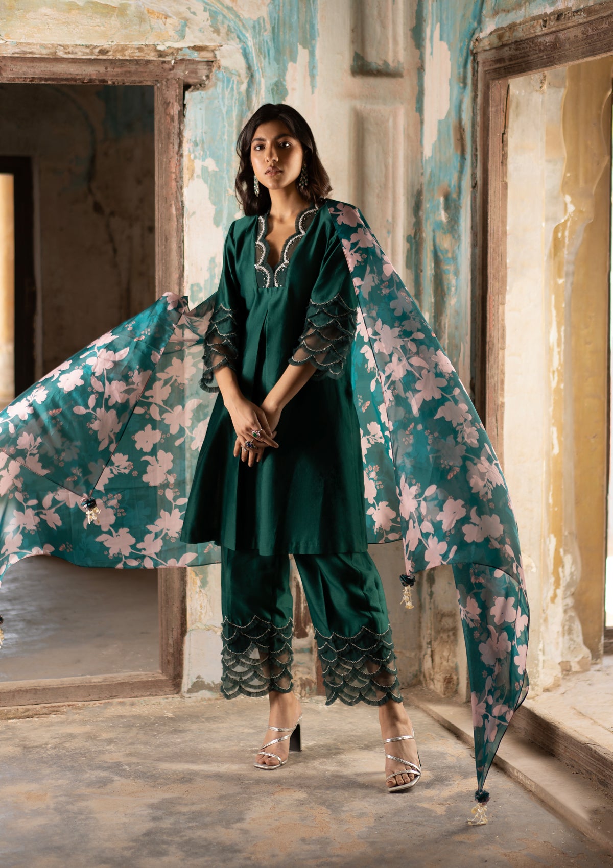 Hanna khan in Bagh Emerald Scalloped Kurta Set