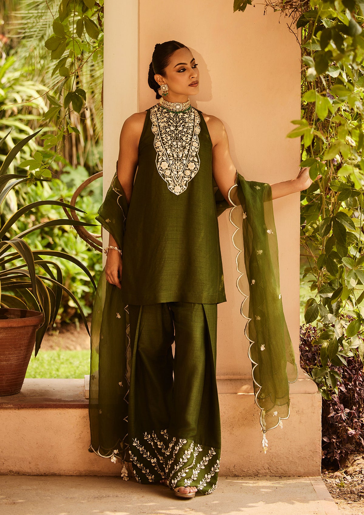 Henna Mogra Farshi Set
